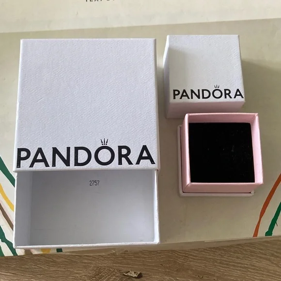 Pandora Elegant White Gift Boxes - Picture 2 of 4